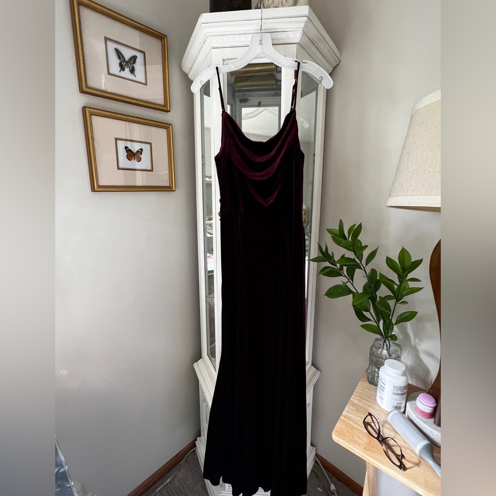 🍷Burgundy Velvet Pockets Spaghetti Strap Cowl Neck Dress 🍷